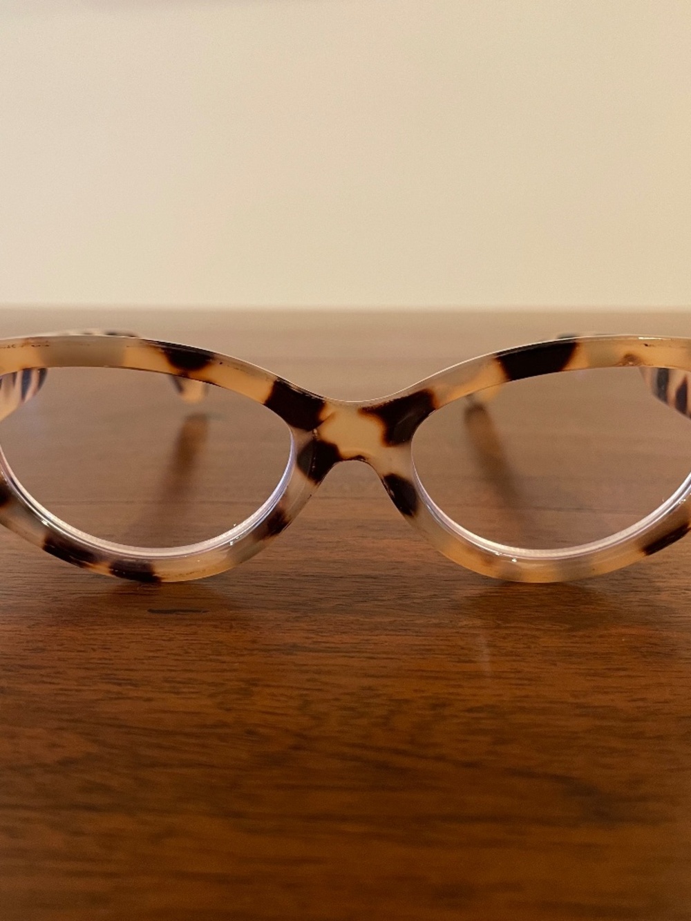 Chico's Tortoise Shell Reading Glasses 2.5 and Heavy Duty Case